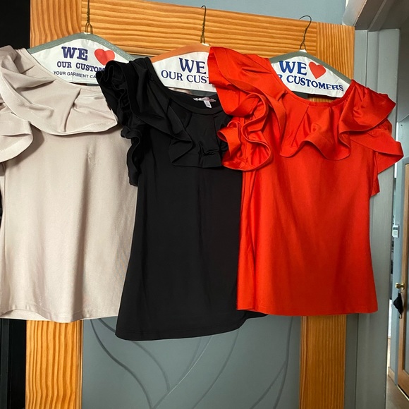 Black Layered Stretch Ruffle Blouse‼️🔥❤️🔥 - Picture 2 of 7